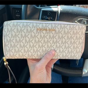 Michael Kors Large Continental Wallet Wristlet
